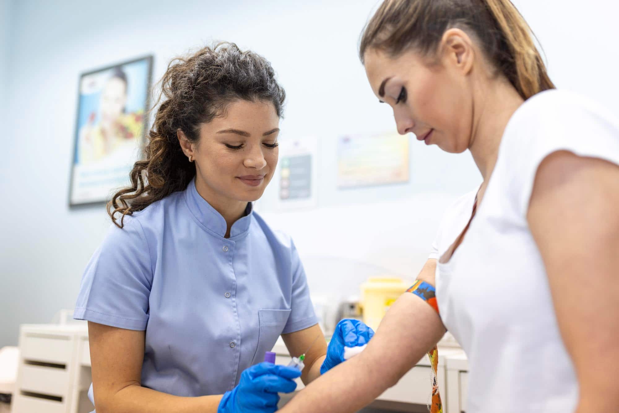 A patient undergoes quick and safe penicillin allergy testing with a specialist at an allergy testing clinic.